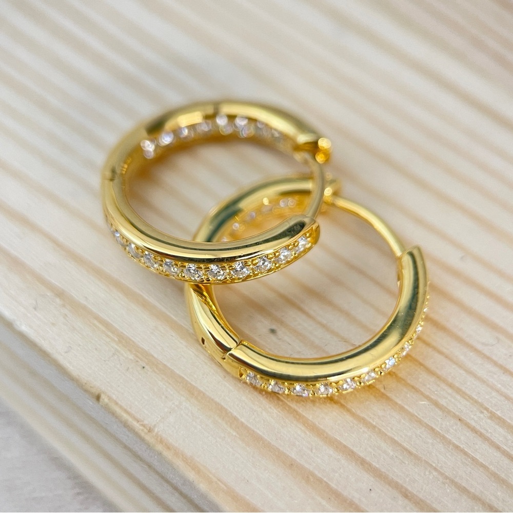 18k Yellow Gold Plated S925 Moissanite Inside-out Huggie Hoop Earrings - Picture 3 of 6